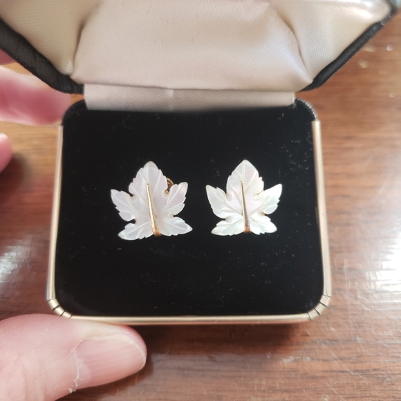 Vintage Lucite Leaf Clip Earrings - Picture 9 of 9
